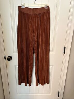 Pleated Wide-Leg Trousers in Rust